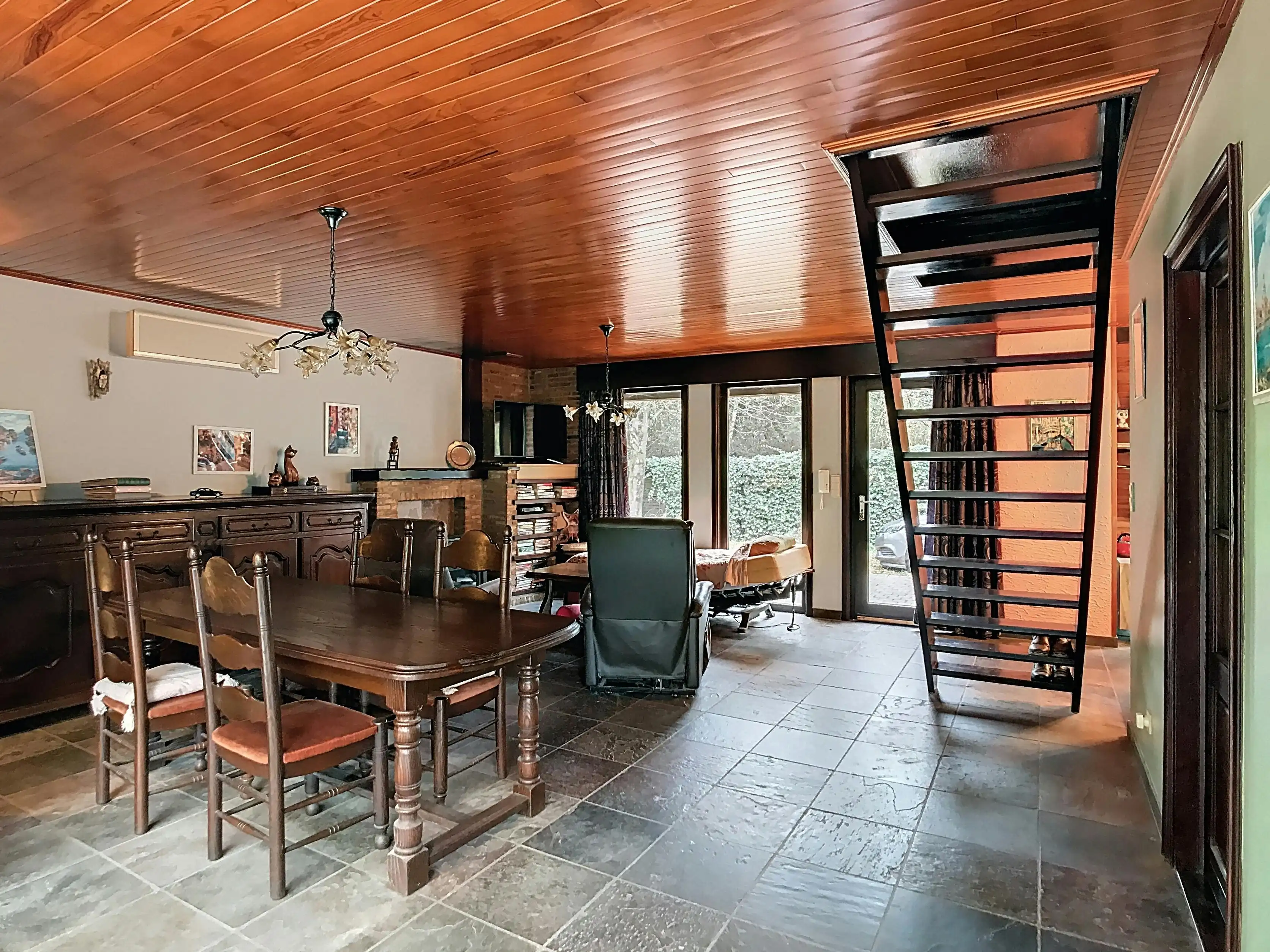 Ruime vakantiewoning op groot open perceel in bosrijk gebied foto 8