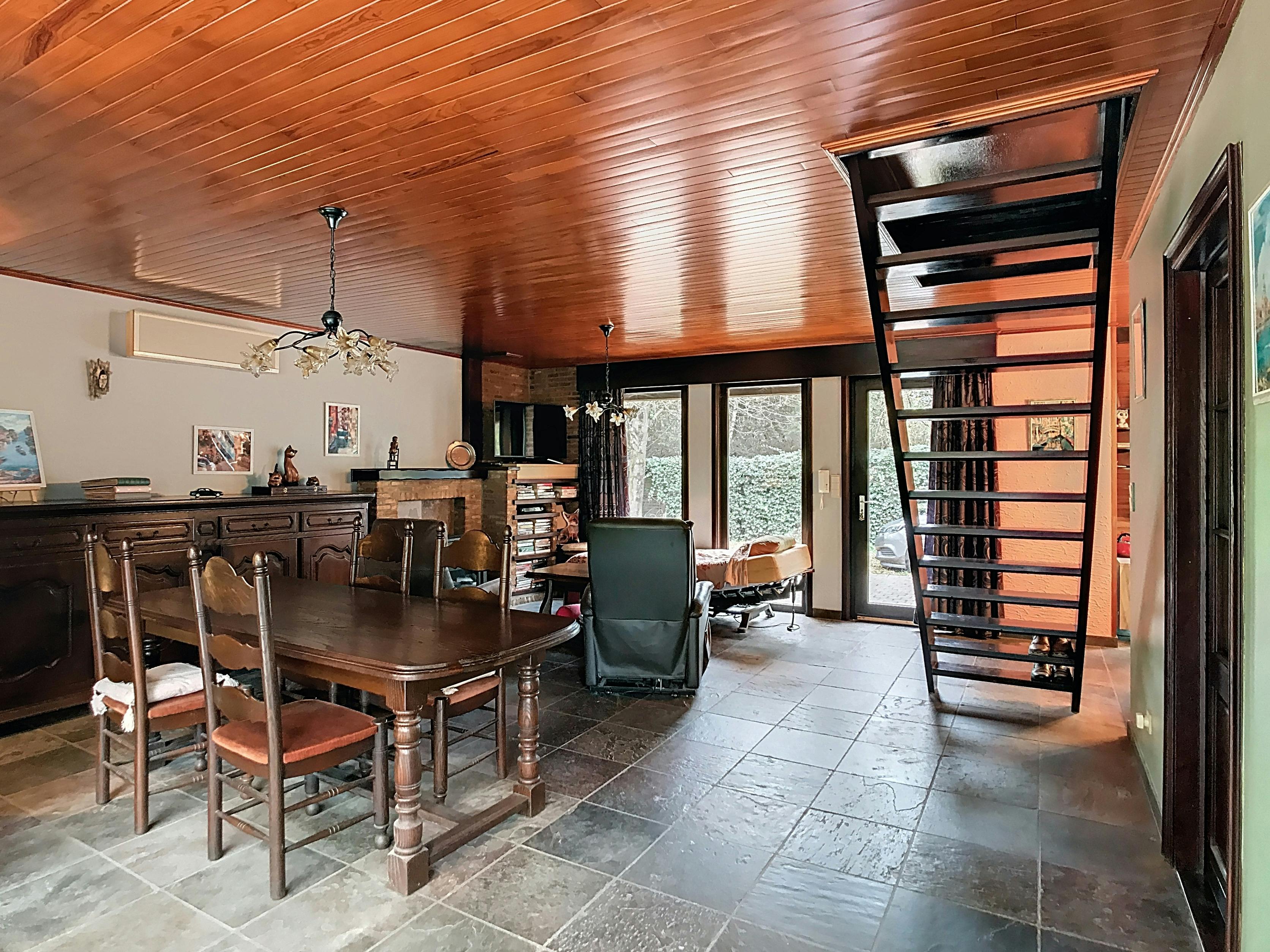 Ruime vakantiewoning op groot open perceel in bosrijk gebied foto 8