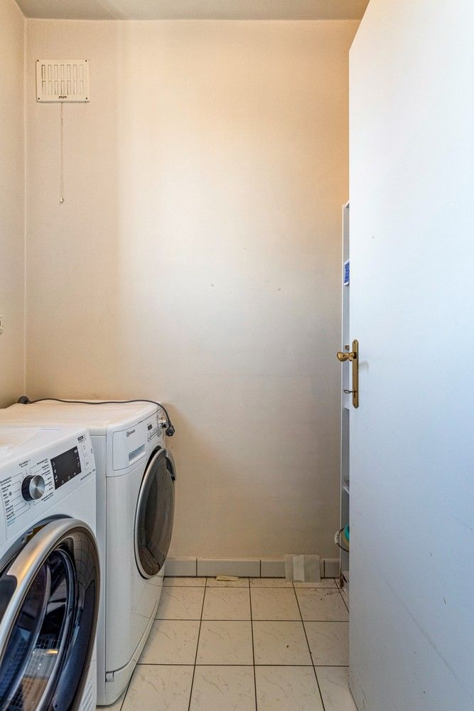 Residentieel erg ruim appartement met parkzicht en drie terrassen foto 19