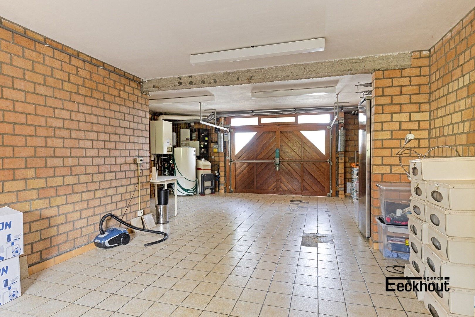 Dubbele rijwoning met 2 garages en plaats voor 4 auto's.  foto 26