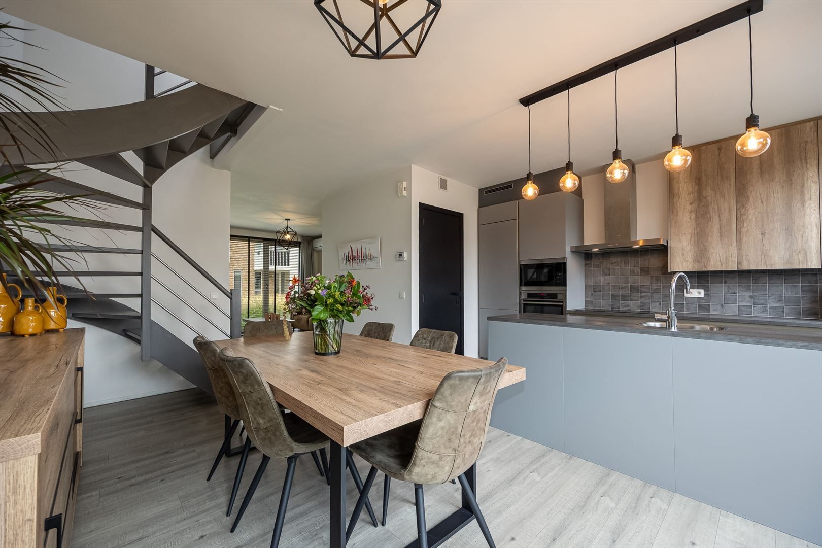 Een eigentijdse woning nabij groen en met stedelijke flair foto 5