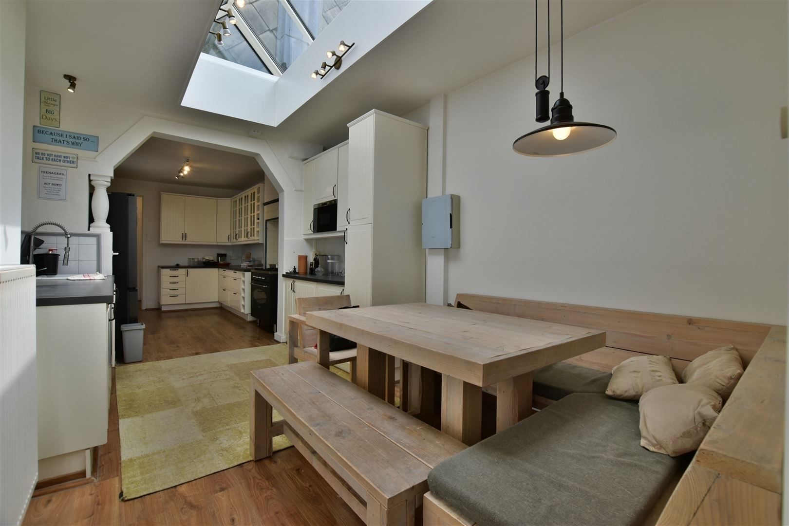Karaktervolle, ruime woning met 6 slaapkamers, binnenkoer met jacuzzi en topligging! foto 6