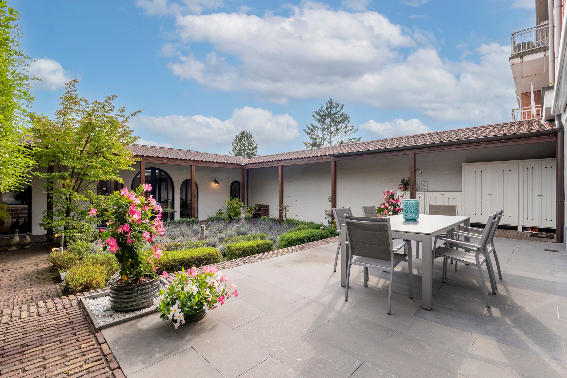 Stijlvol gelijkvloers appartement met binnenterras, tuin en binnenzwembad met wellness. foto 43