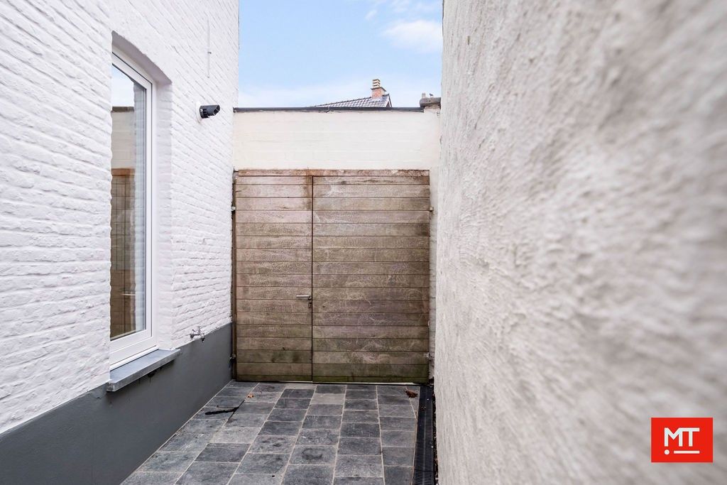 Instapklare halfopen woning met 3 slaapkamers, tuin en uitweg in de dorpskern van Ledegem foto 9