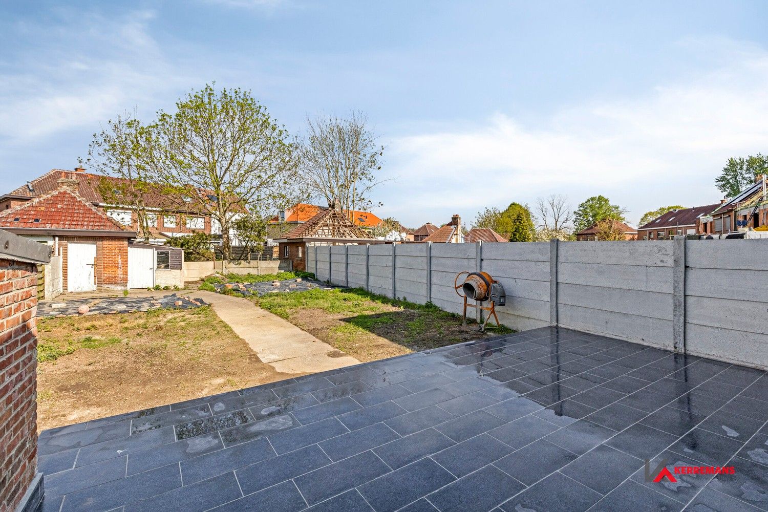 Half open bebouwing met 4 slaapkamers, tuin en garage. foto 17