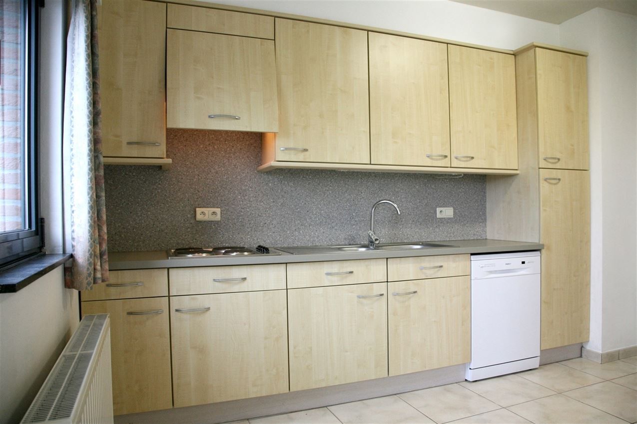 Instapklaar appartement met 2 slpk., autostaanplaats en terras in centrum Aarschot foto 9