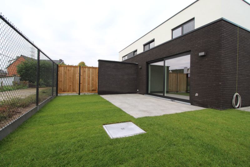 Moderne halfopen nieuwbouwwoning met twee slaapkamers foto 7