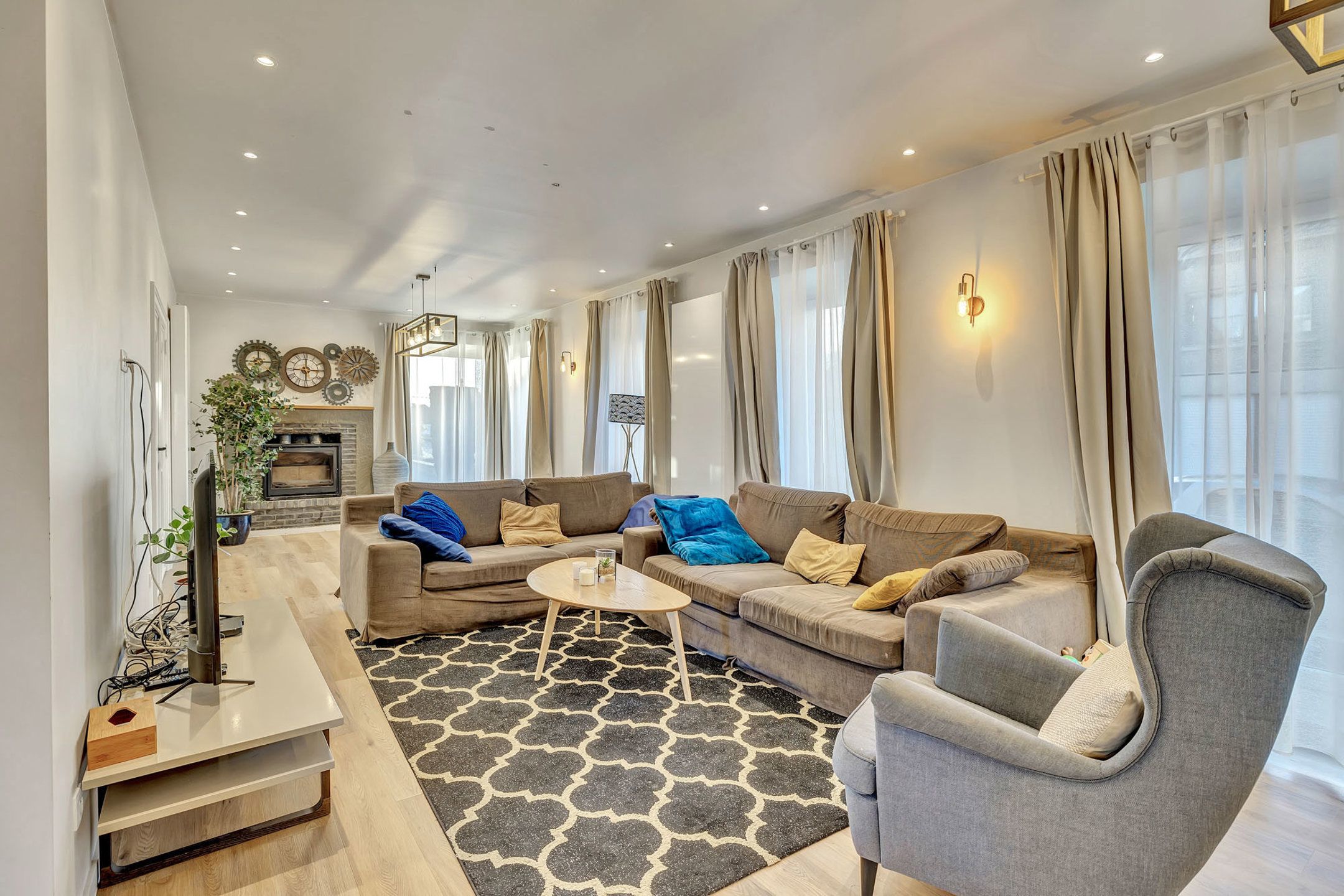 Instapklare woning met ruime tuin en garage foto 8