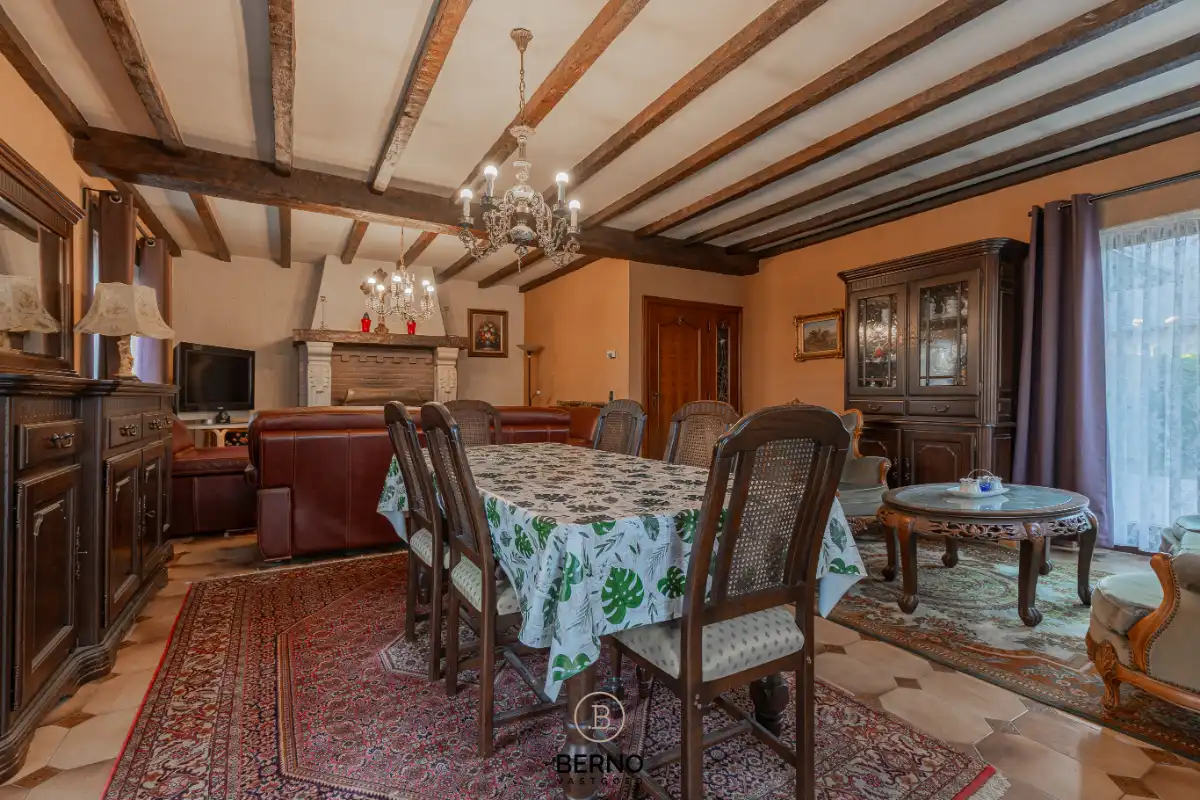 Te renoveren laagbouwwoning op 1.095m2 foto 3