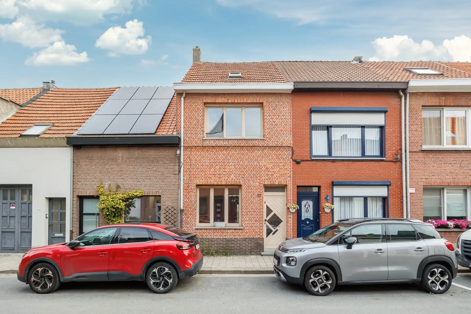 Hoofdfoto van de publicatie: Te renoveren woning met 3 slaapkamers en buitenruimte in Antwerpen