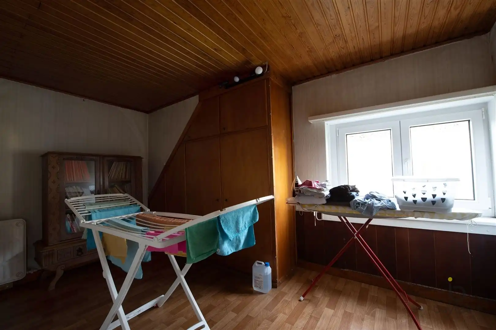 Veel renovatiepotentieel in ruime rustig gelegen familiewoning midden in het groen! foto 35