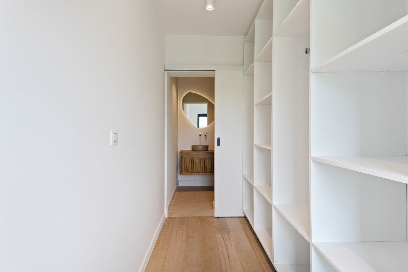 Prachtig gerenoveerde, vrijstaande woning met 4 slpk., tuin en polyvalent bijgebouw foto 17