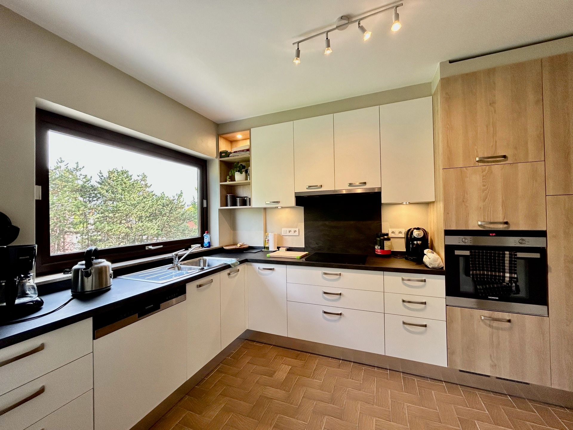 Ruim appartement met terras & garage. foto 6