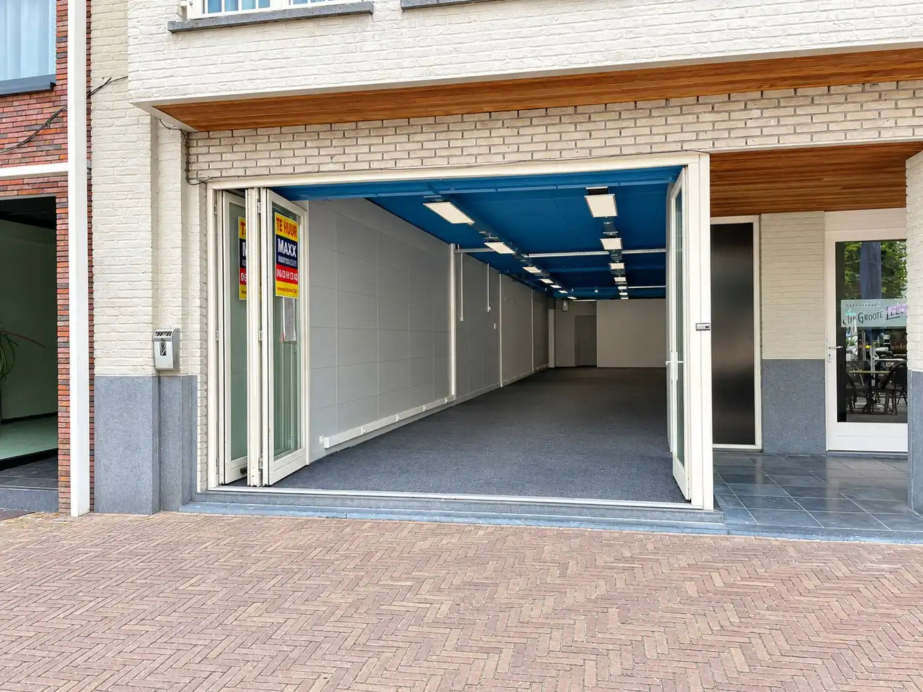 Modern handelspand op een toplocatie op de Grote Markt foto {{pictureIndex}}