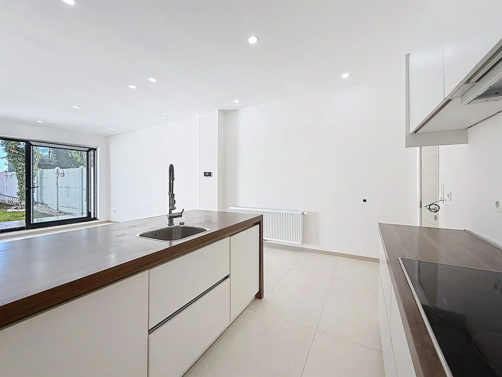 Gerenoveerde rijwoning, 4 slpks, 2 bdks, terras en tuin foto 12