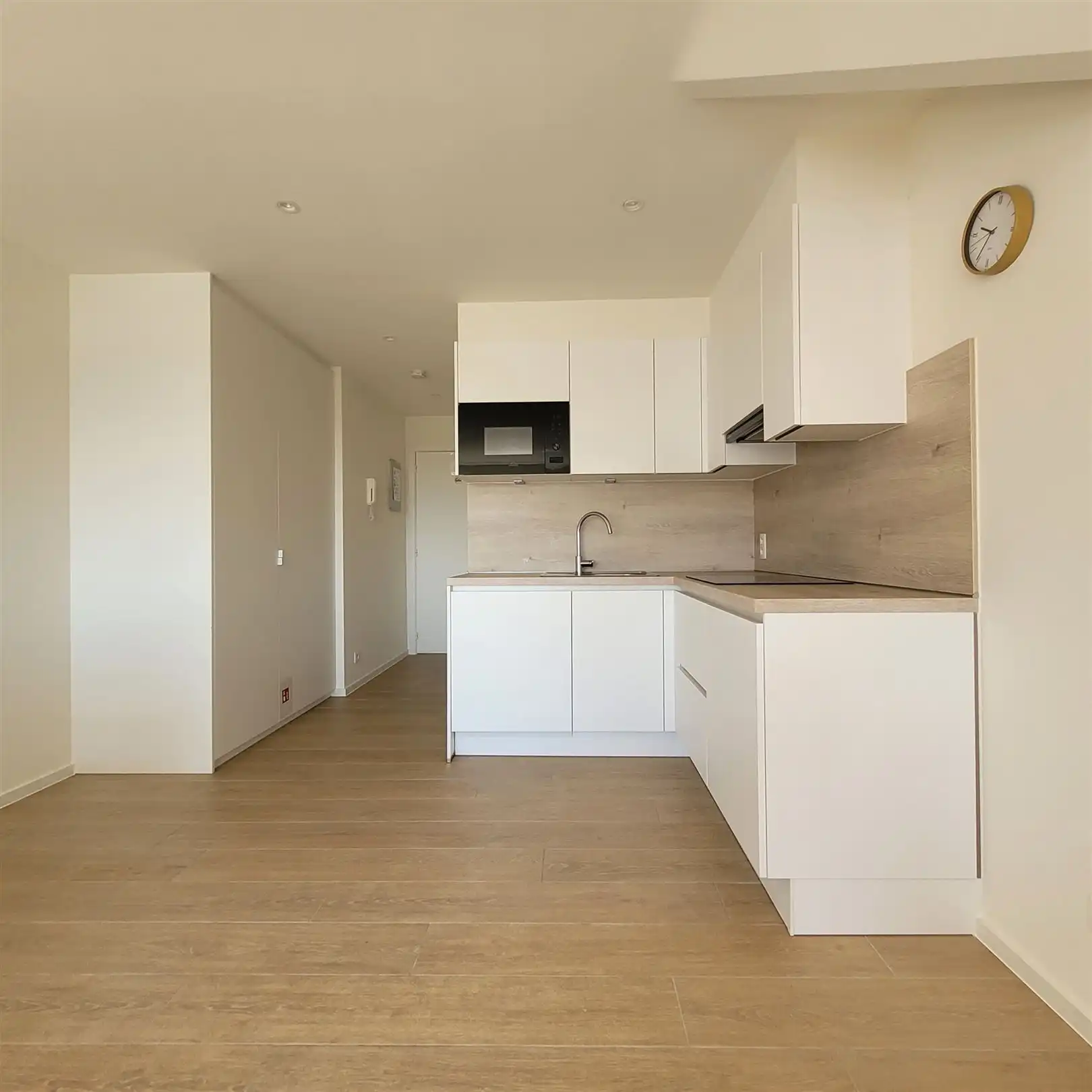 Lichtrijke studio met gemeenschappelijk buiten zwembad foto 6