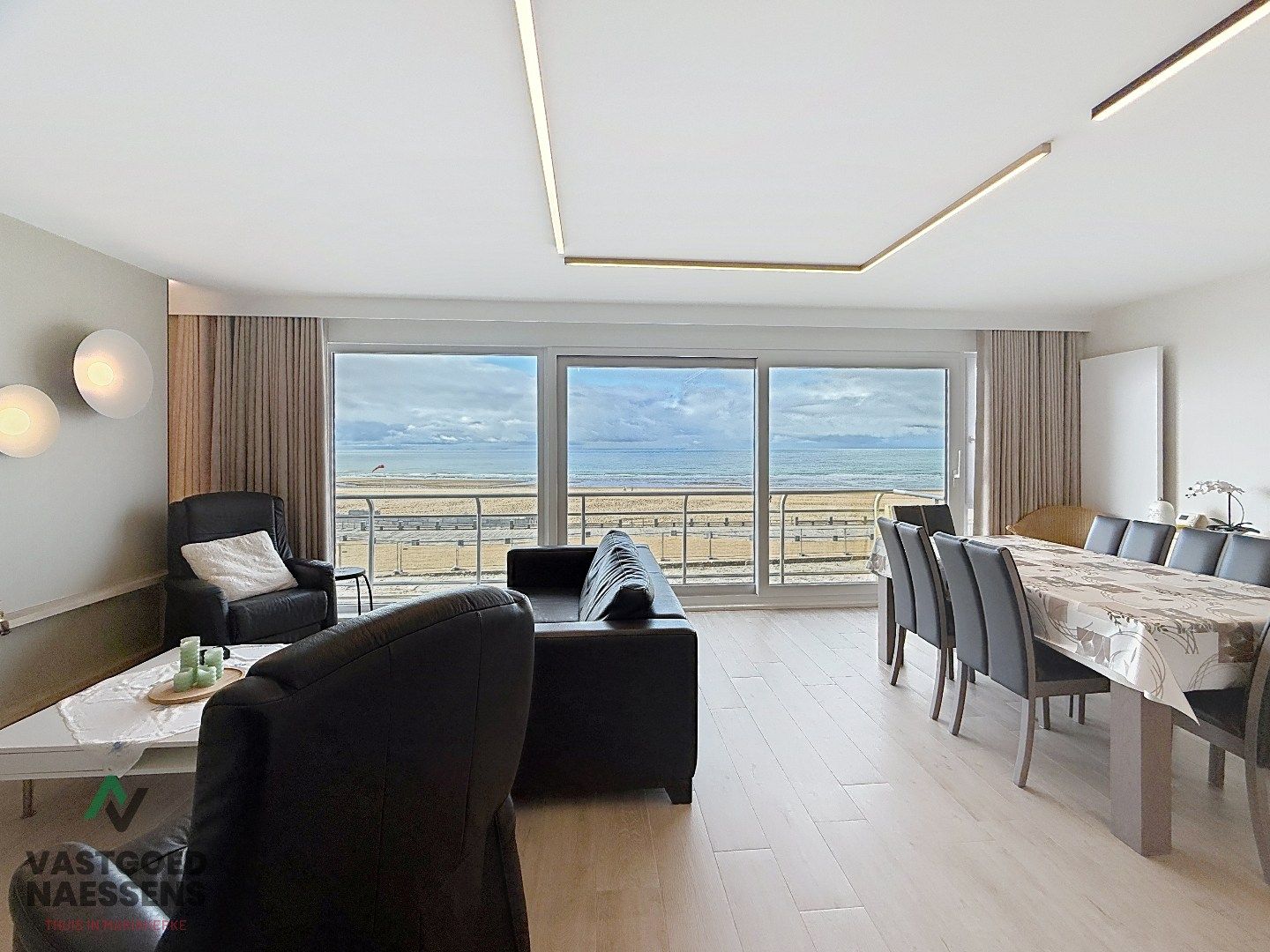 SCHITTEREND VERNIEUWD 3 SLPK APP MET ZICHT OP ZEE EN TERRAS foto {{pictureIndex}}