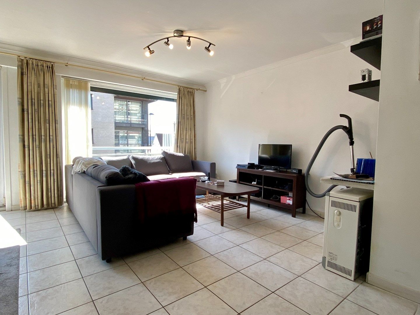 Centraal gelegen appartement met 2 slaapkamers. foto 3