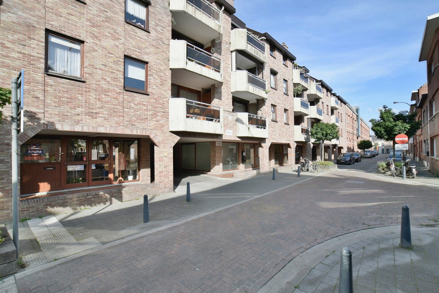Ruime, afsluitbare garage, gelegen op slechts 100 m wandelafstand van de kleine ring in Hasselt foto 5