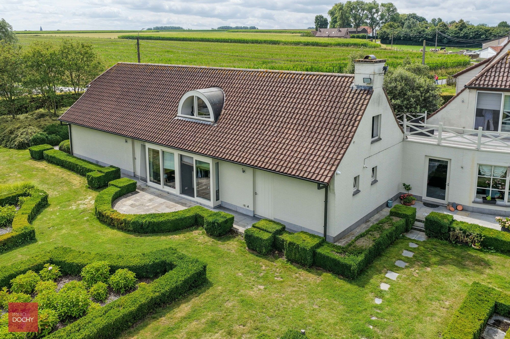 Ruime villa met zwembad en prachtige tuin foto 9