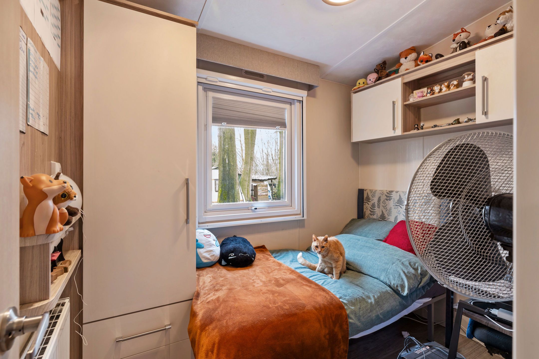 gezellige vaste caravan te midden van de natuur foto 13