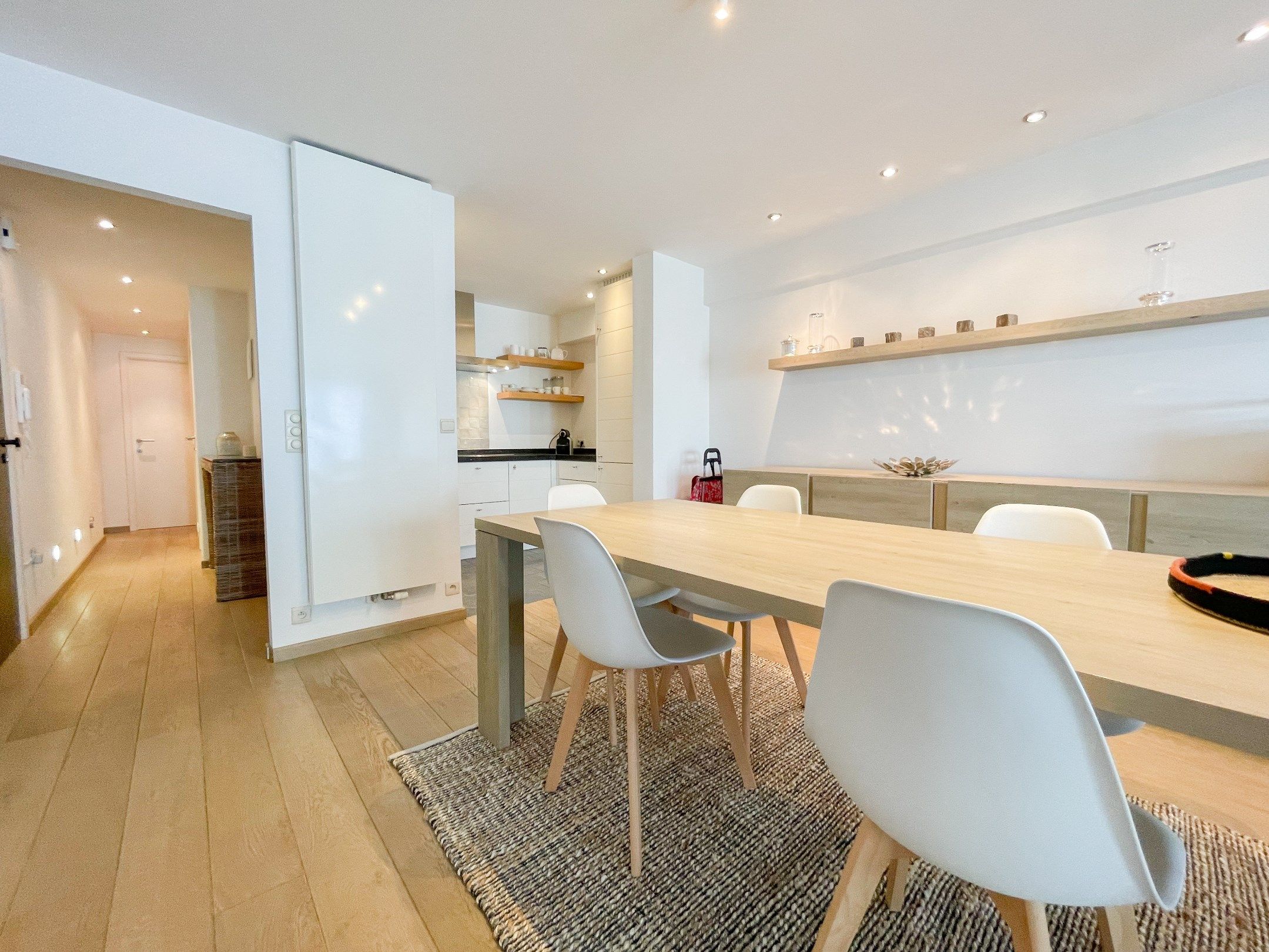 Drie slaapkamer appartement met een open zicht gelegen nabij het Driehoeksplein.  foto 8