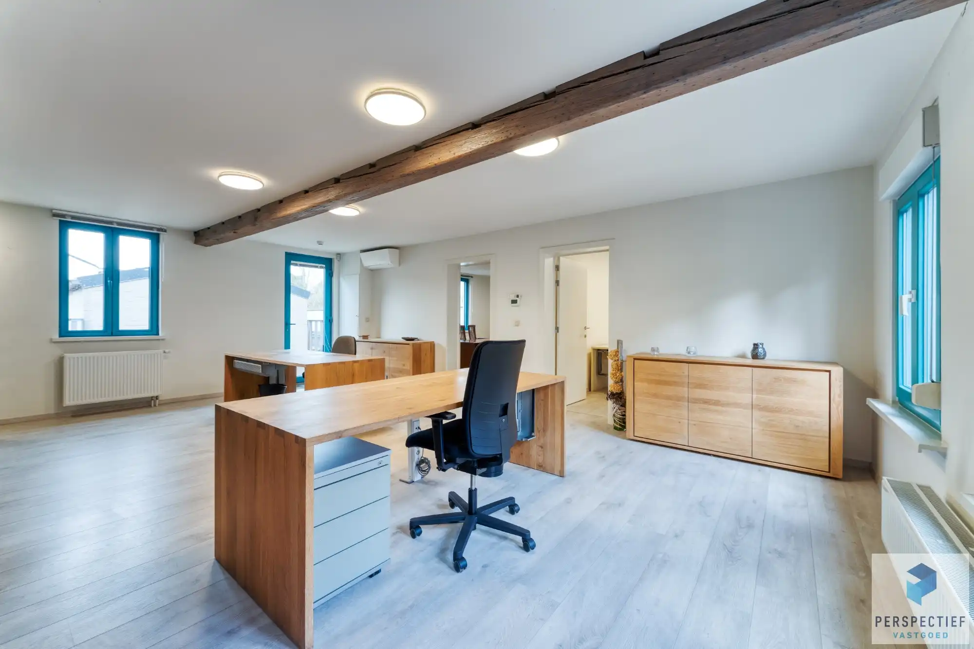 Veelzijdig handelshuis/kantoorgebouw foto 10