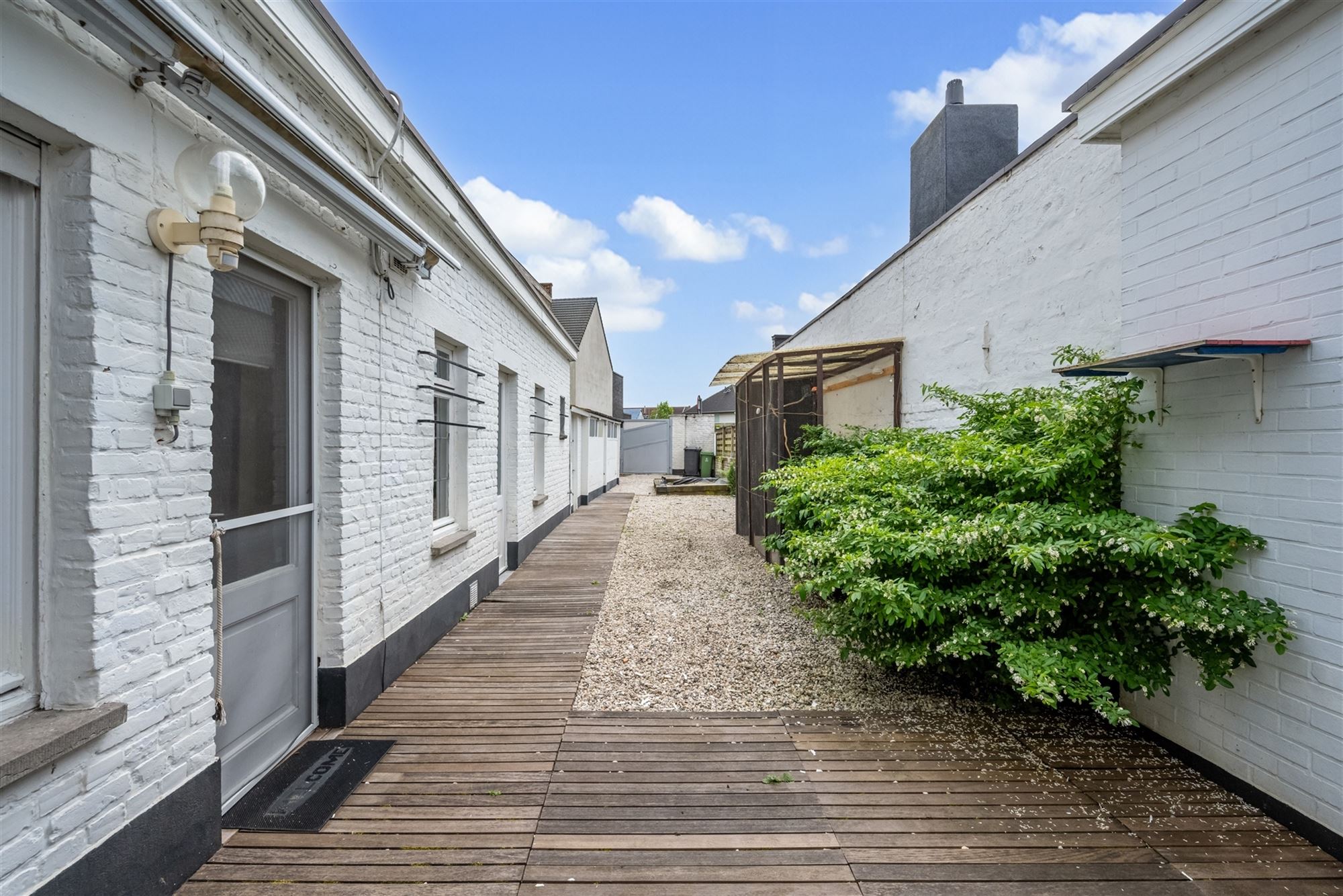 Centraal gelegen handelswoning met 3 slaapkamers en tuin. foto 2