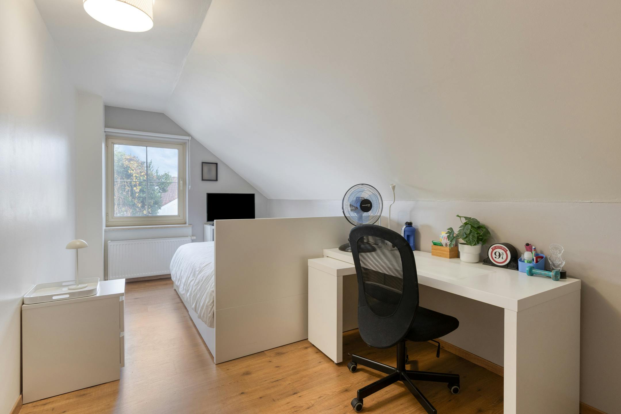 Gerenoveerd huis met 4 kamers te koop in Waregem foto 17