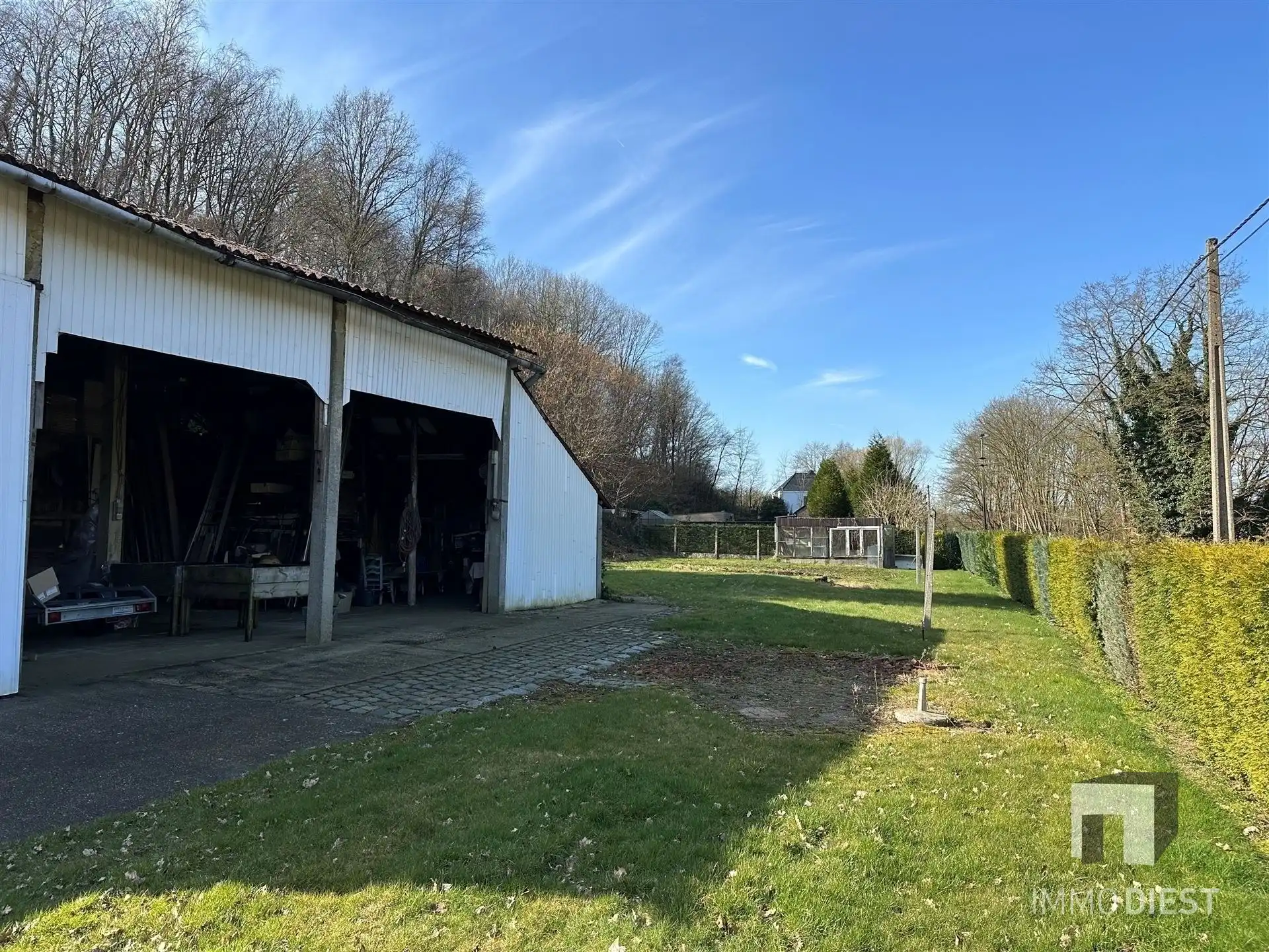 Woning met grote garage en stalling foto 33