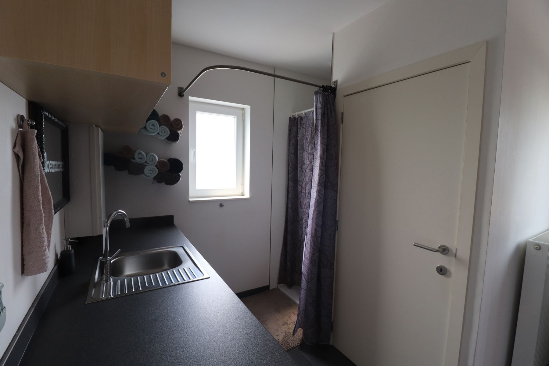Een woning met 4 slaapkamers, garage, terras en tuin. foto 9