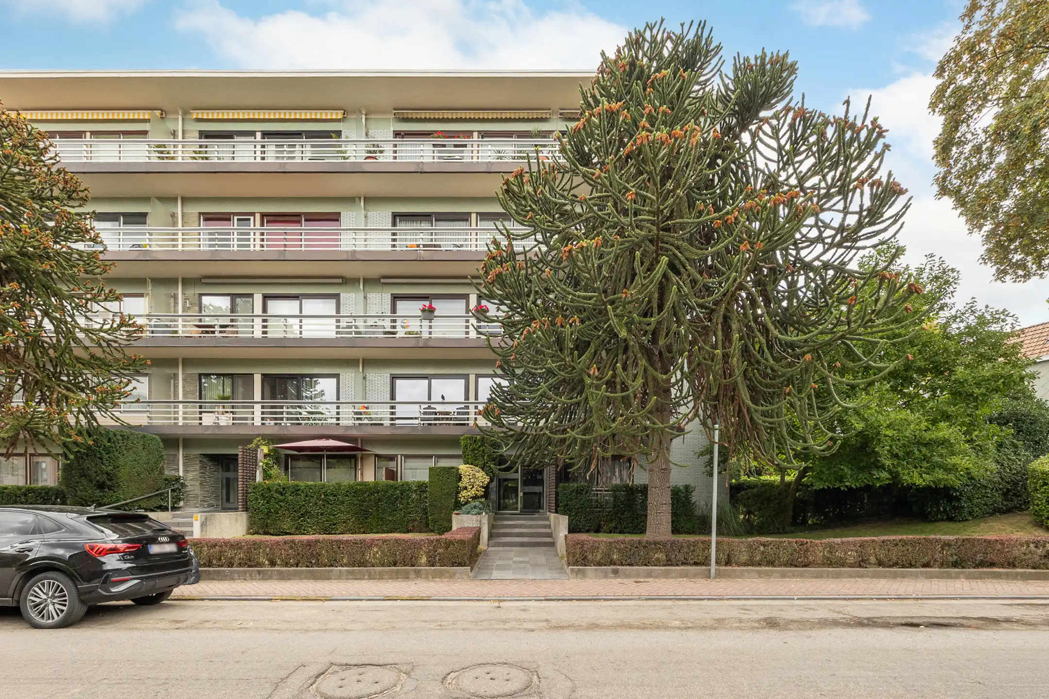 Hoofdfoto van de publicatie: Gelijkvloers appartement met drie slaapkamers en terras