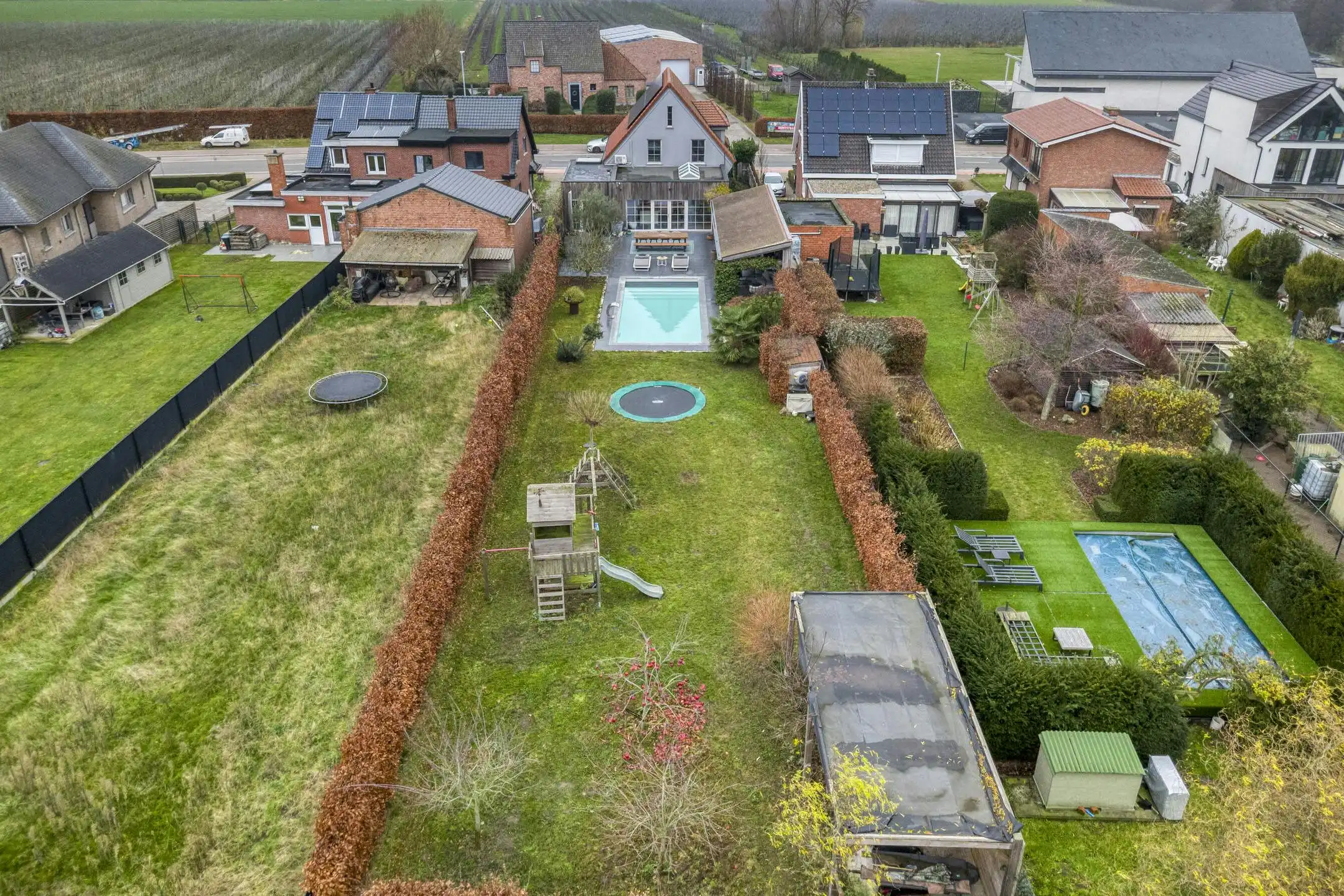 Gerenoveerd vrijstaand huis met zwembad, poolhouse en tuin foto 4