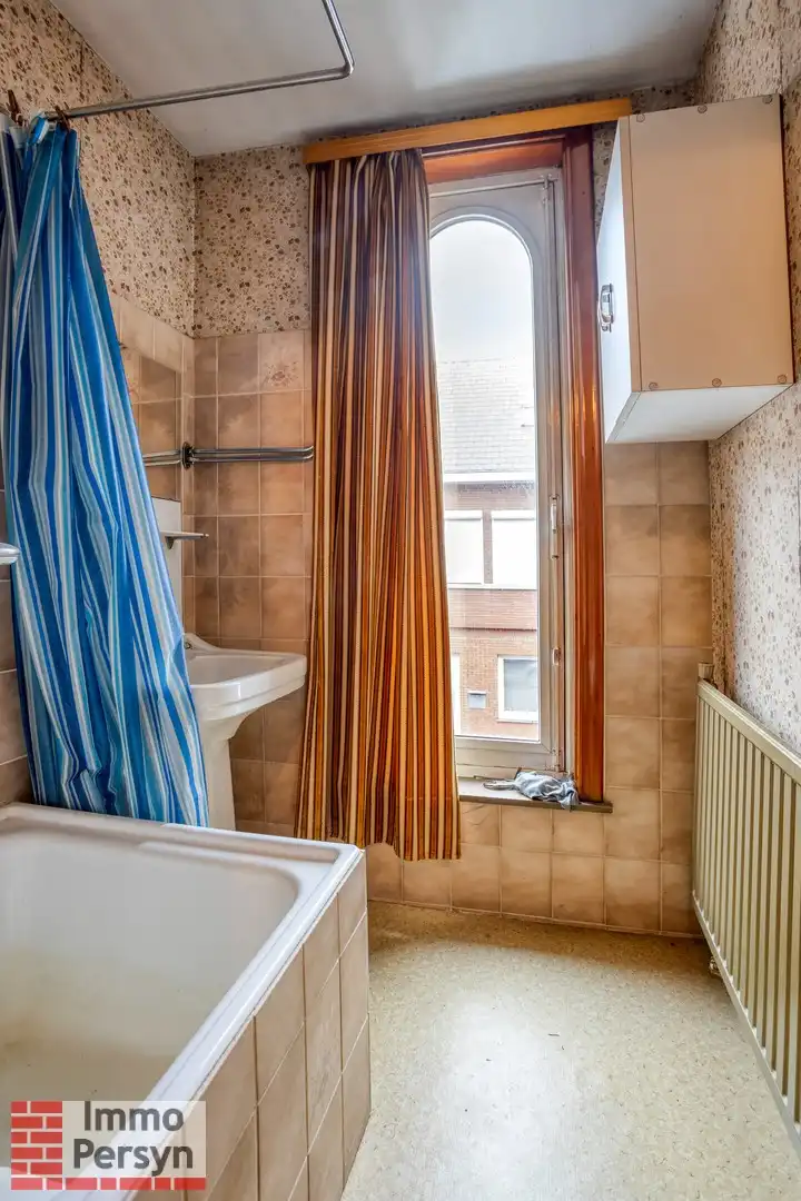 Te renoveren woning met 3 (mogelijks 4) slaapkamers en tuin met uitweg foto 12