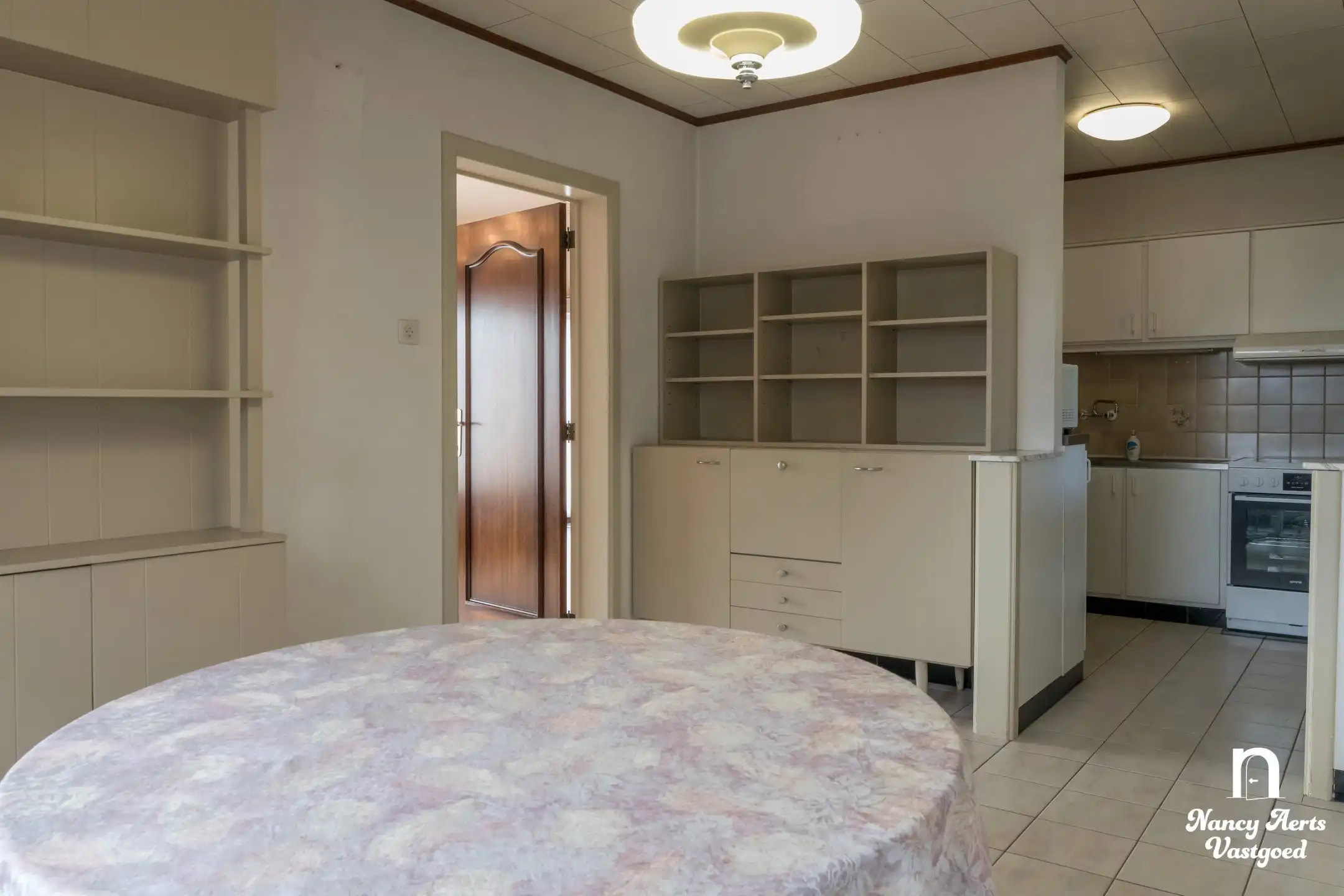 Karaktervolle woning met groene tuin in een rustige straat foto 39