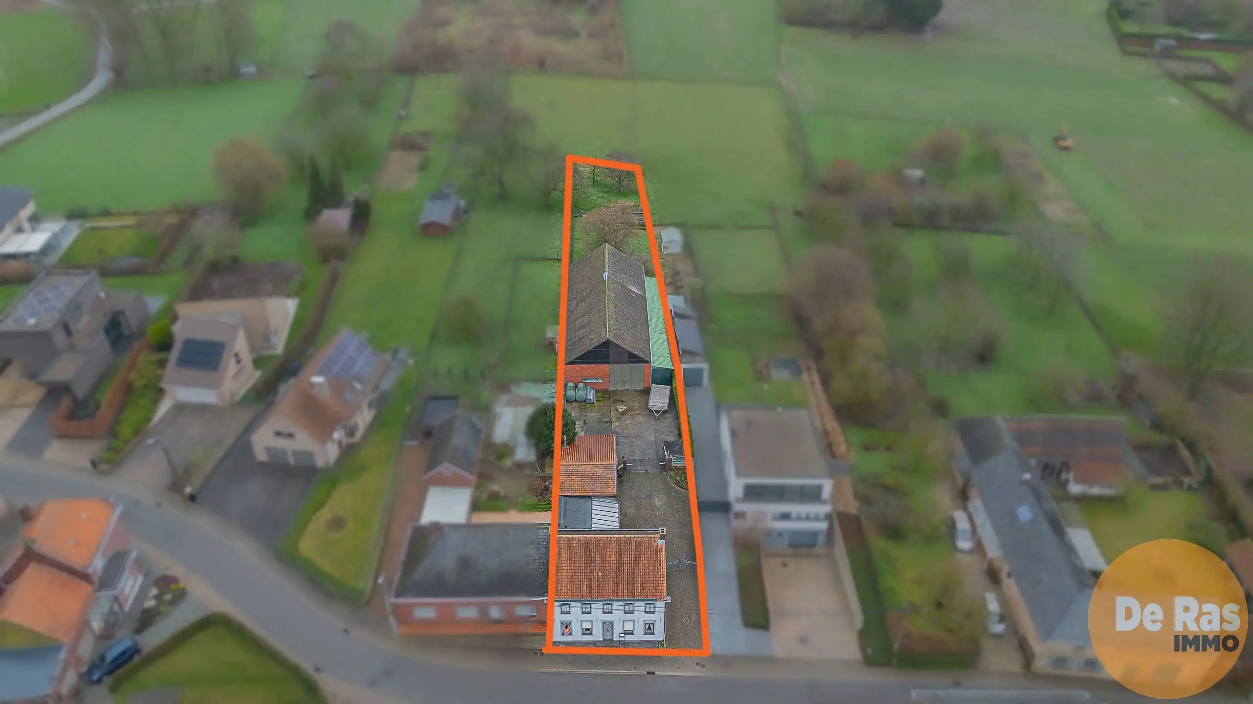 ROZEBEKE - Karakteristieke burgerwoning met loods foto 3