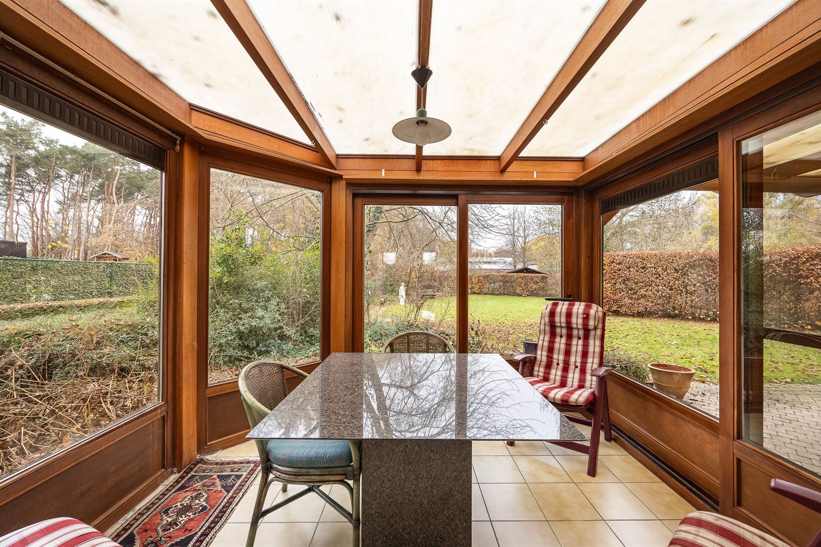 Ruime woning met 3 slaapkamers en grote tuin! foto 5