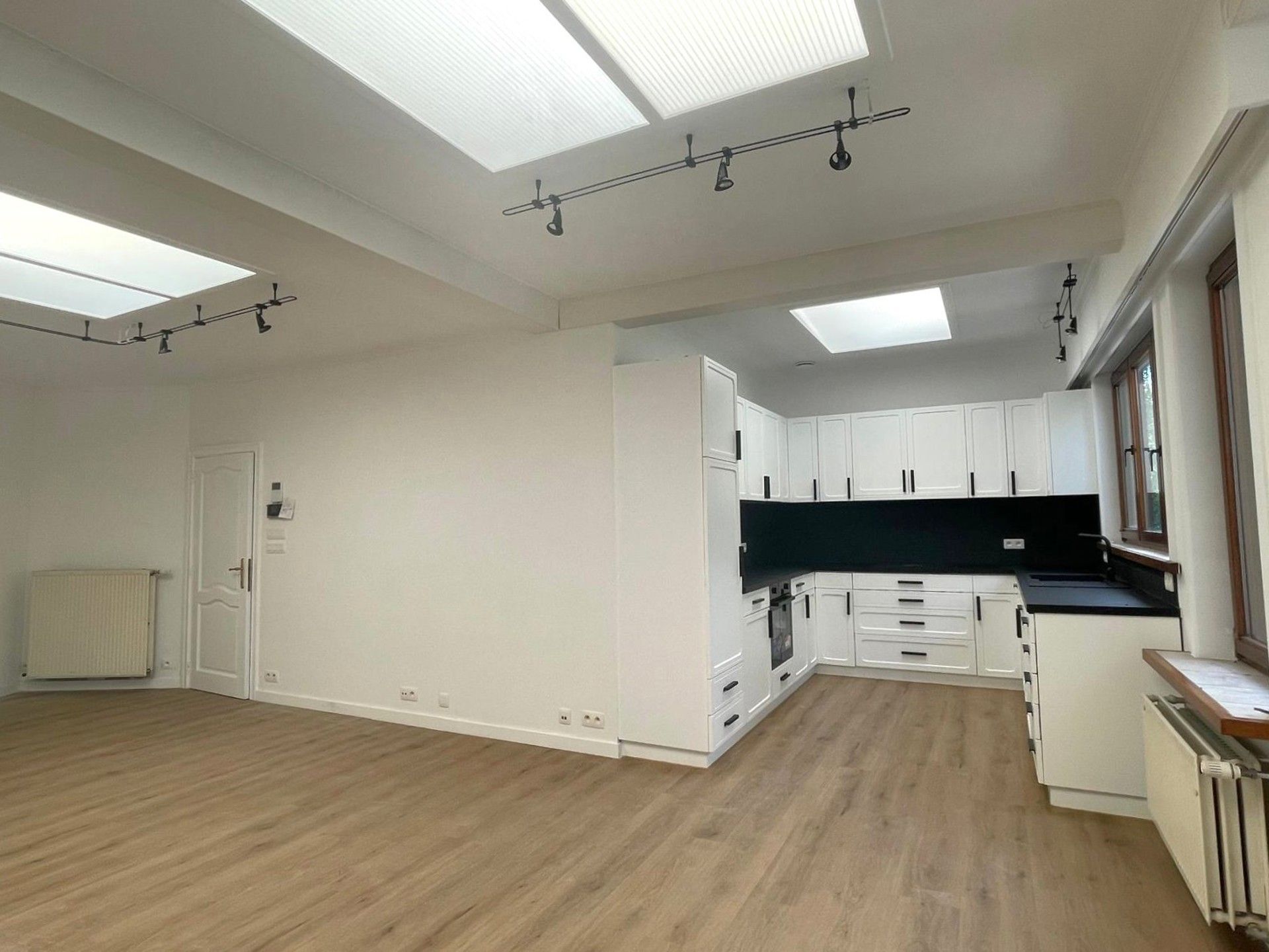 Gerenoveerd appartement met 3 slaapkamers foto 2