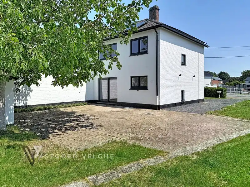 🏡Instapklare vernieuwbouwwoning met EPC A op ruim perceel van 10 are🔥 foto 2