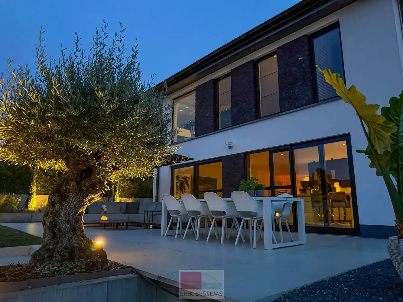 Op een royaal perceel van circa 910 m² ligt deze moderne en energiezuinige woning van circa 177 m² bewoonbare oppervlakte, met een weids panorama over het Limburgse Heuvelland. foto 48