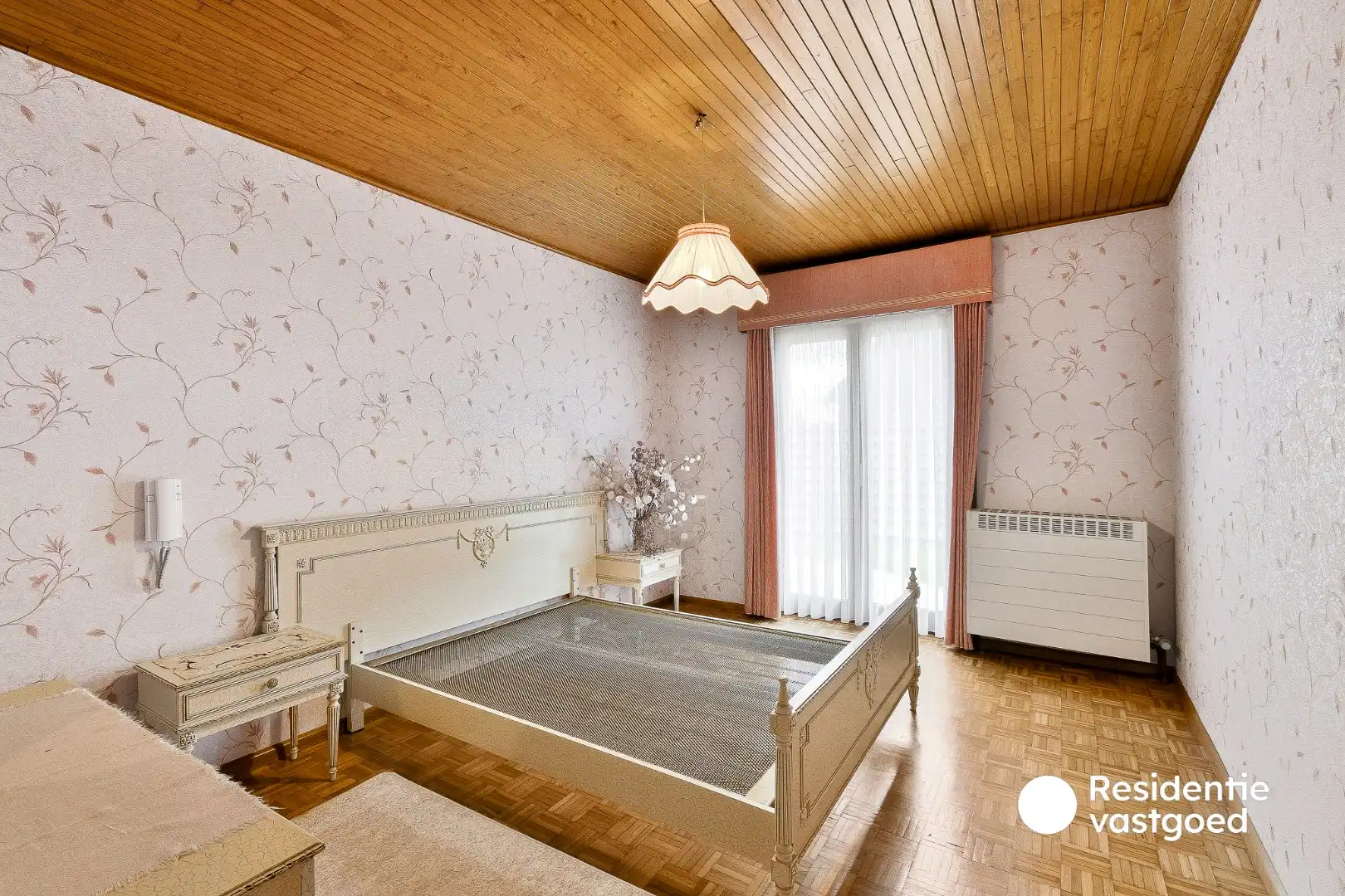 Alleenstaande bungalow met 4 slaapkamers en ruime tuin foto 23