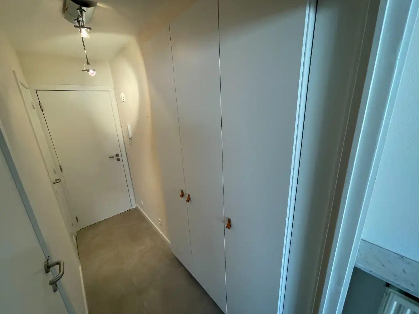 Gezellige studio met frontaal zeezicht te huur. foto 9