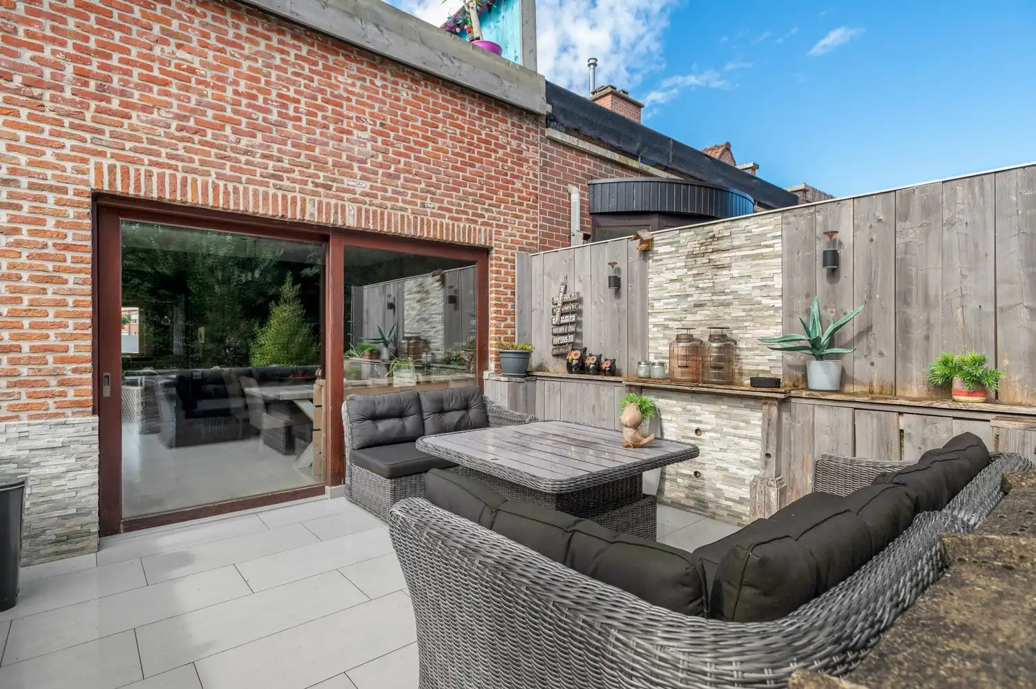 Ruime woning met 4 slaapkamers, 3 badkamers, inpandige garage en tuin! foto 33