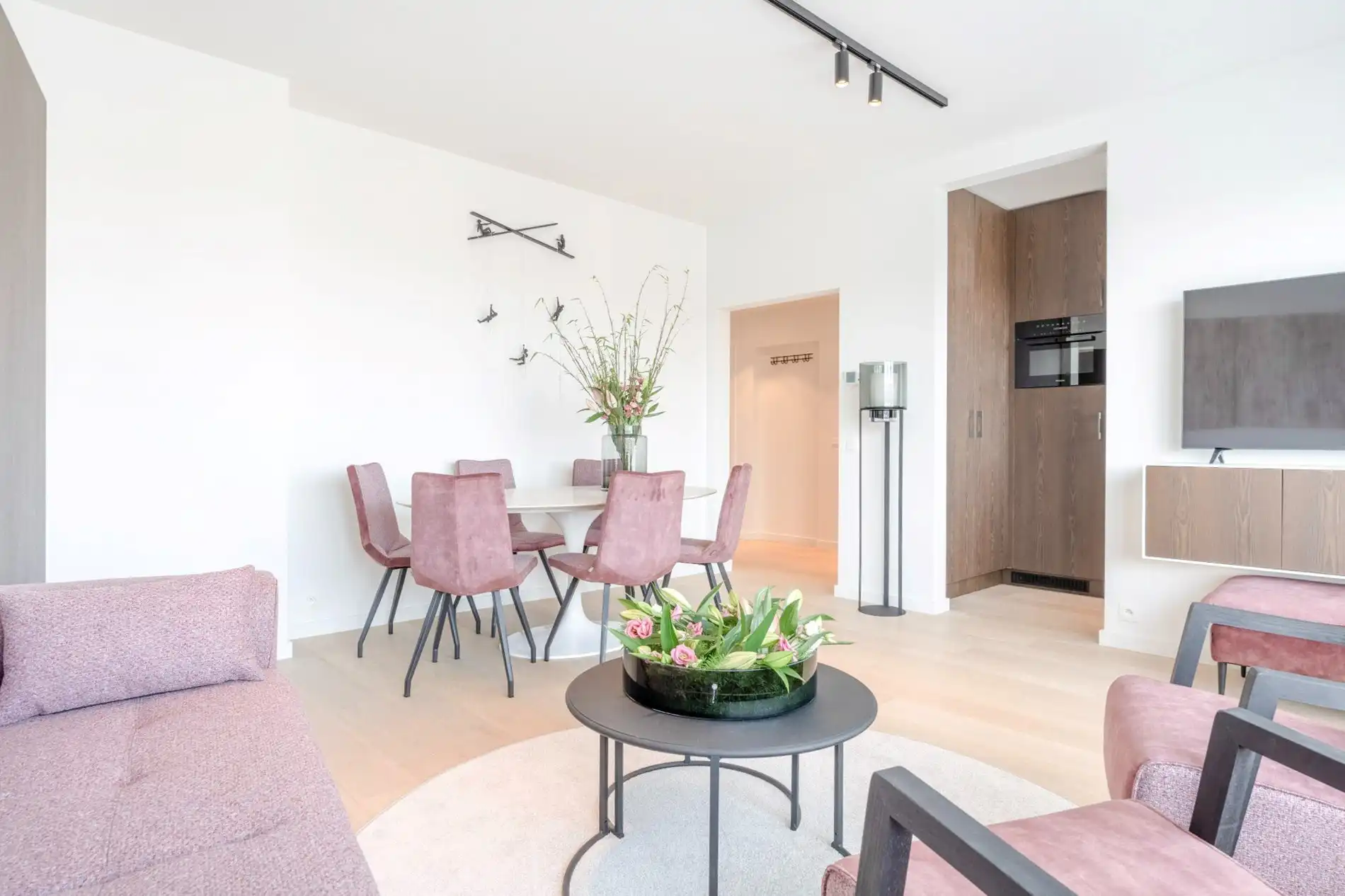 Rustig gelegen volledig gerenoveerd appartement met een open zicht over de villa's. foto 6