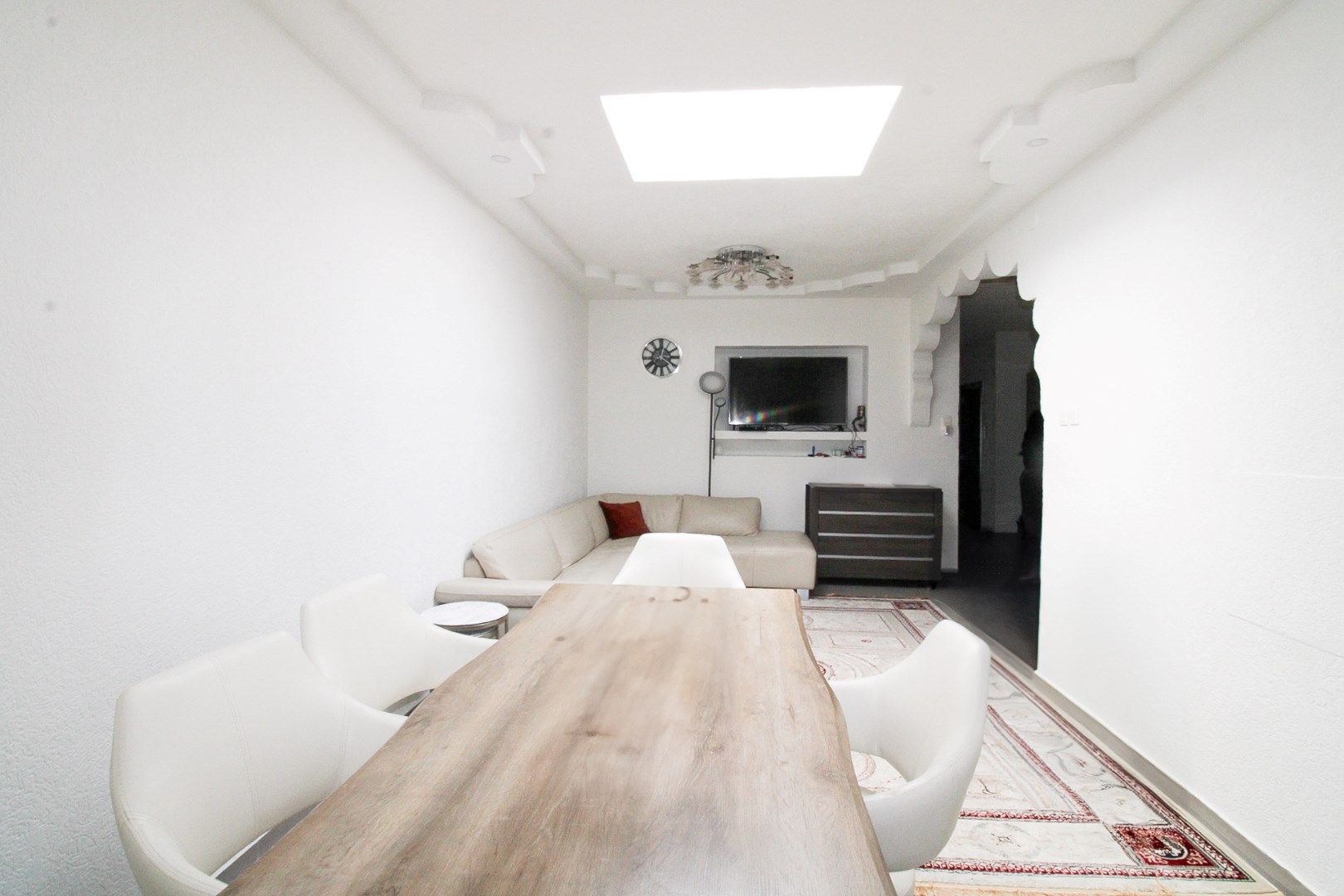 Verrassend ruime gezinswoning met energielabel B, vier slaapkamers en een uitgestrekte diepe tuin te koop in Sint-Niklaas! foto 5
