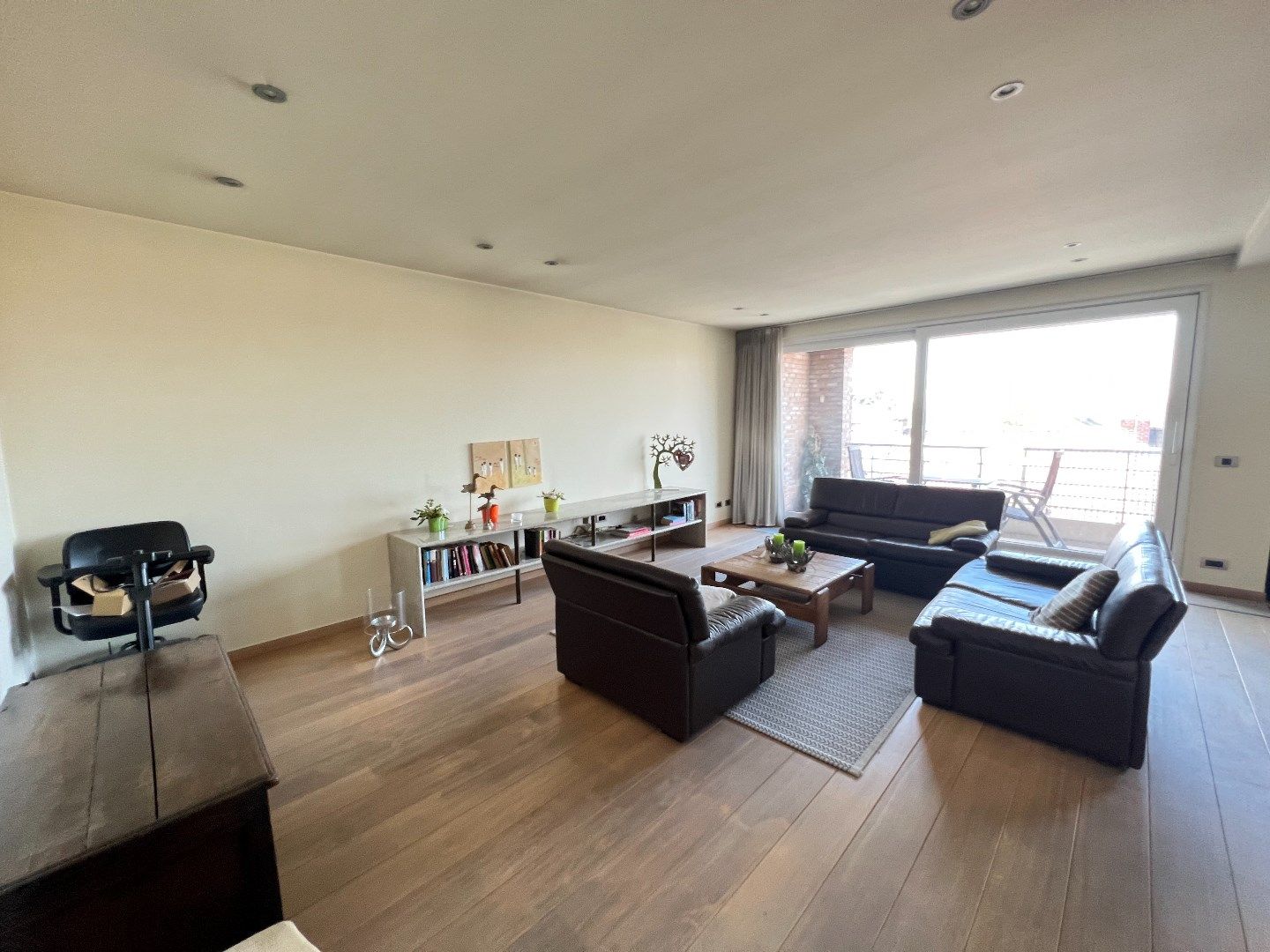 Ruim en kwalitatief afgewerkt appartement in het centrum Ieper foto 5