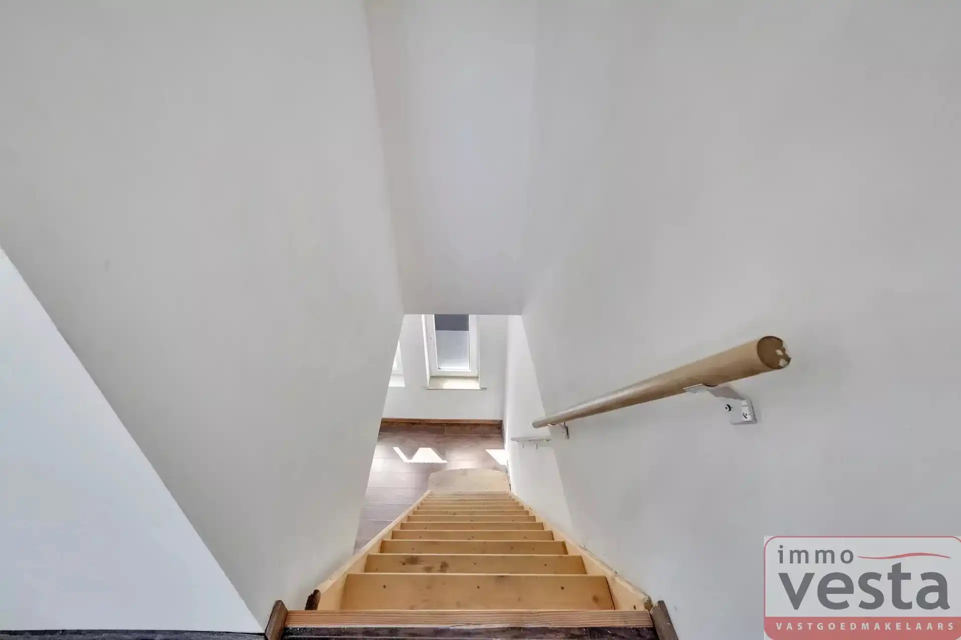 Ruime rijwoning op wandelafstand van centrum foto 18