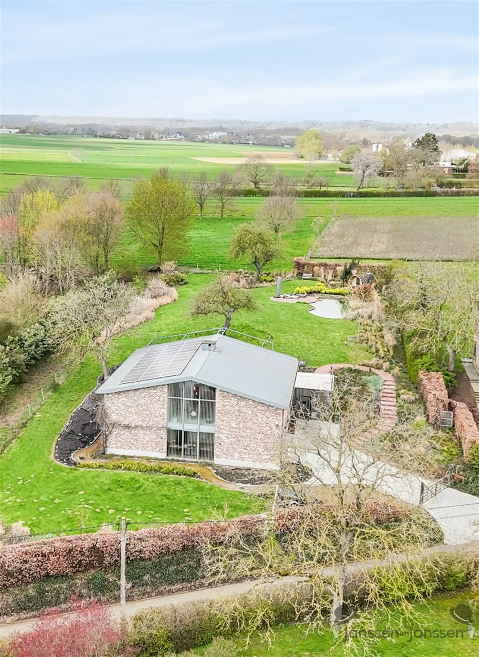 Unieke landelijk-moderne villa met adembenemend uitzicht aan Troostembergbos foto 3