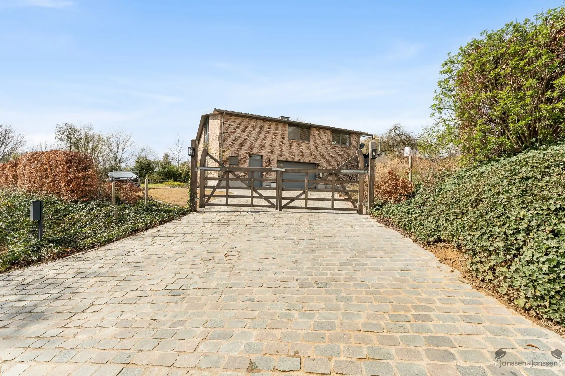 Unieke landelijk-moderne villa met adembenemend uitzicht aan Troostembergbos foto 3