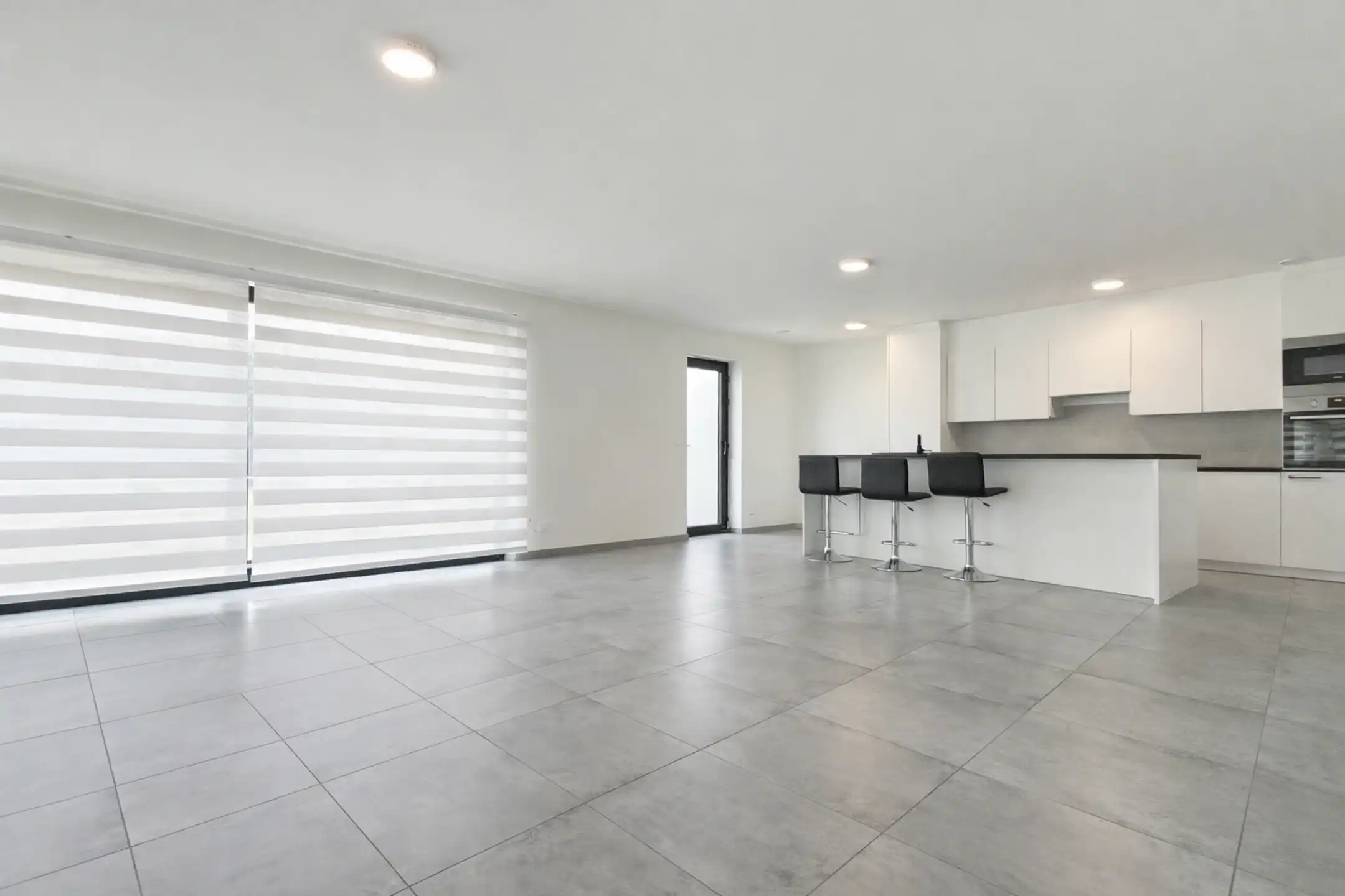 Ruim gelijkvloers app met 3slpk, tuin +terras op toplocatie! foto 2